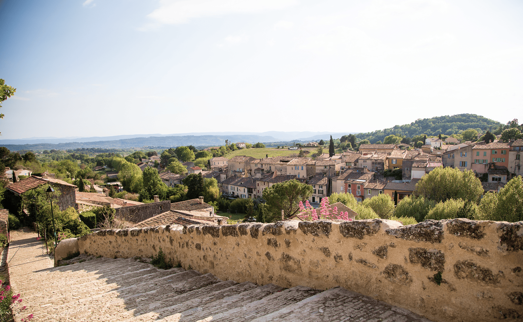village de cabrières d'aigues